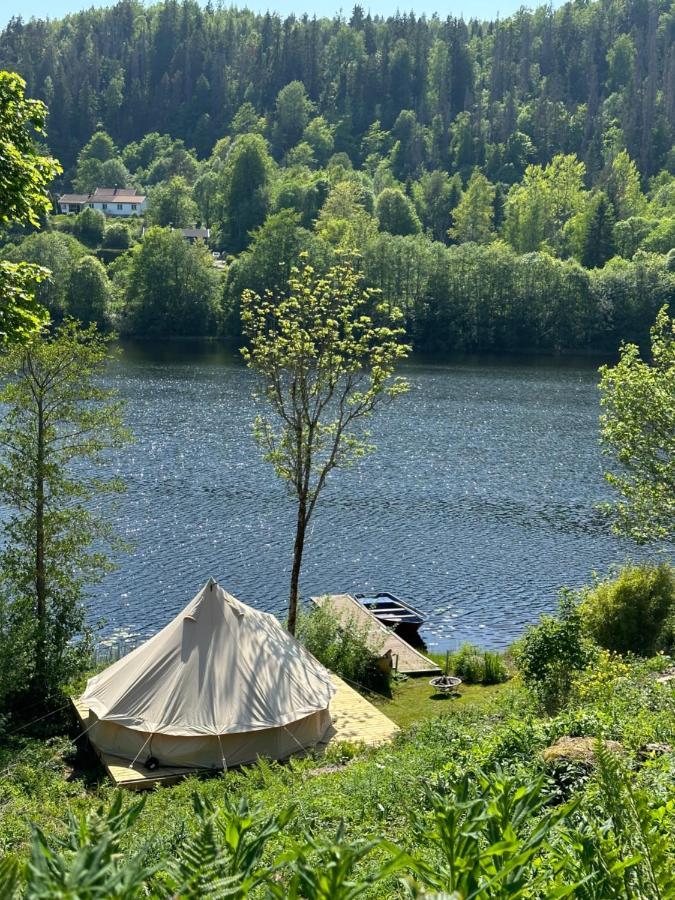 Glamping On Idyllic Lake, Paddle Boards & Rowboat Luxury tent